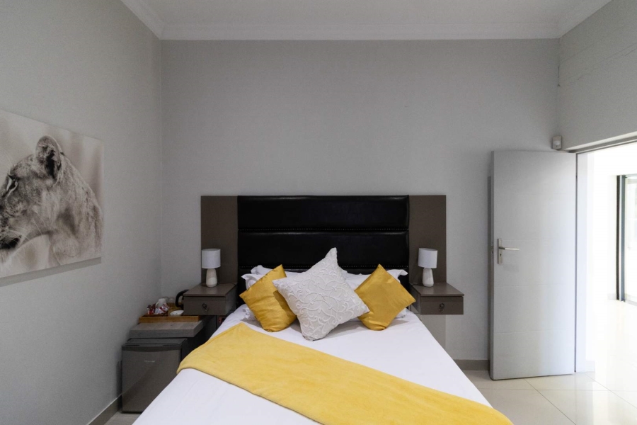 7 Bedroom Property for Sale in Sandbaai Western Cape